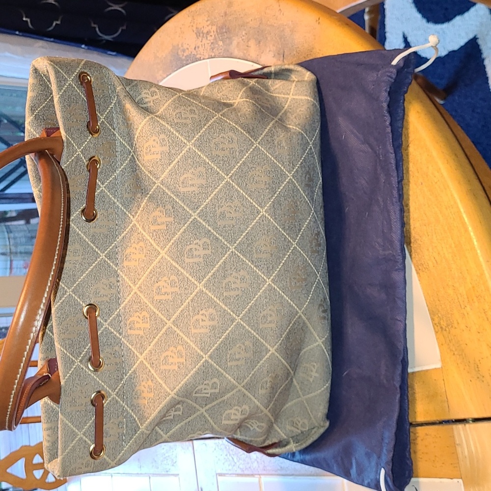 Dooney & Bourke Handbag, Pre-loved. - Picture 4 of 12